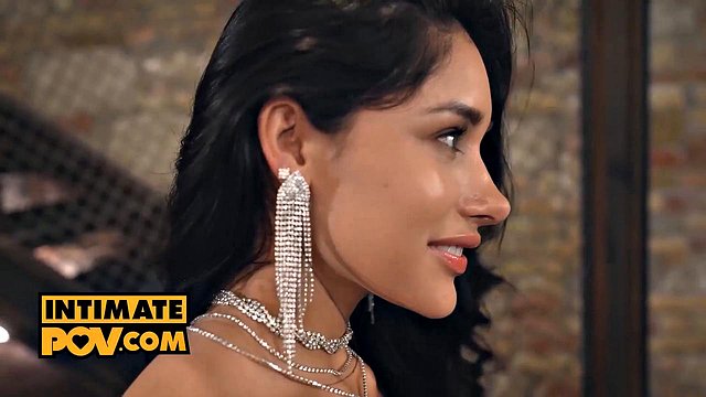 Annabella Blue, Carolina Guerrero & Isabella De Laa in Lesbian Dick Sharing