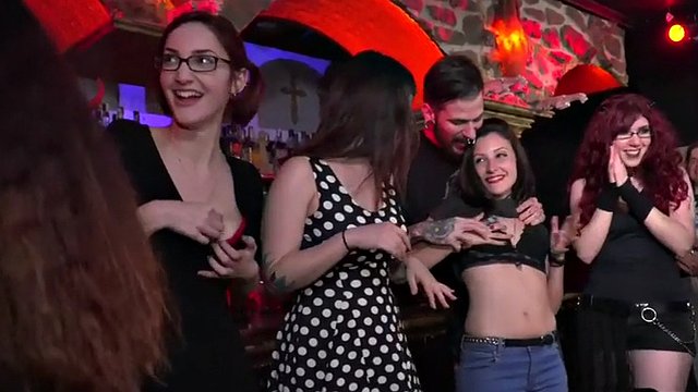 bdsm veřejné babe v prdeli a cum na které se vztahuje 4 voyeurs