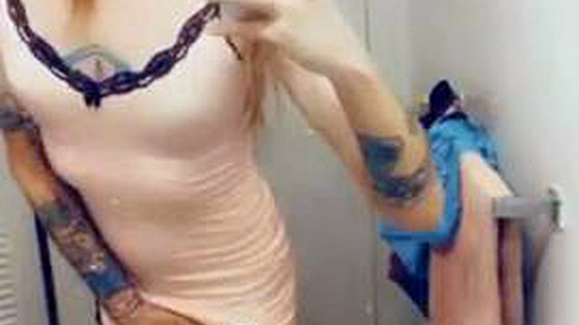 Pretty In Pink Feminine Trans Wants To Play
