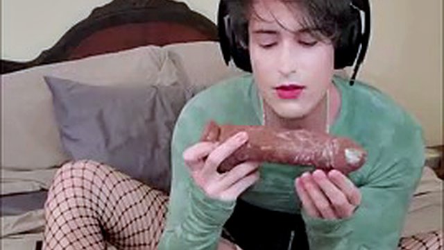 Crossdresser fuck machine dildo cream