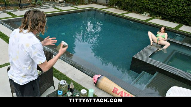 Jackie Hoff's Big Tits in Bikini