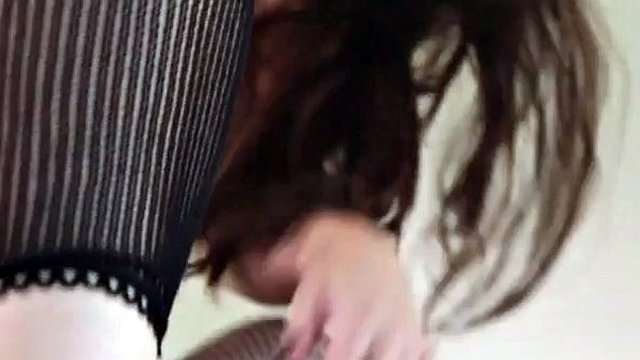 ชั่วร้าย เลสเบี้ยน ใน fishnets และ ชุดชั้นใน เลีย นิ้วเท้า และ pussies