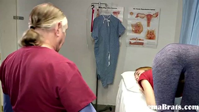 Kıza Doktor Tarafından Filo Lavmanı Verildi