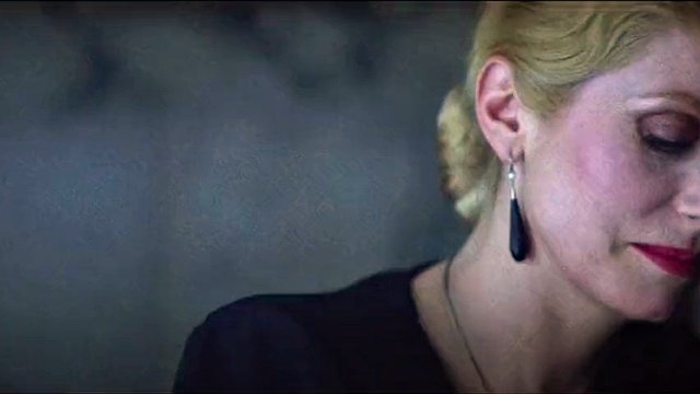 Catherine Deneuve vs Susan Sarandon – from The Hunger 1983