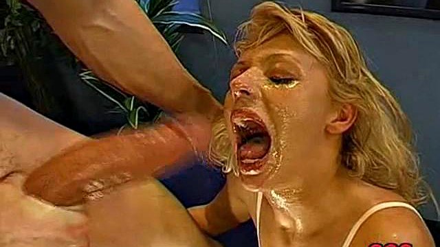 Taranee Devil - Połknę spermę z udziałem Tiny Gg: obciąganie, porno z laskami i blondynkami