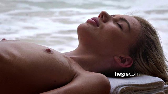 Herge 1 - Massage de la chatte incroyable