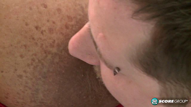 John Holmes traite Kristina Milan