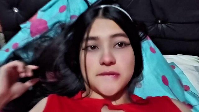 The Porn Actress Makes a Video Call with a Fan From Colombia