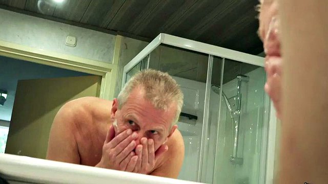 momento speciale con mio padre: pompino, porno alla pecorina e cowgirl