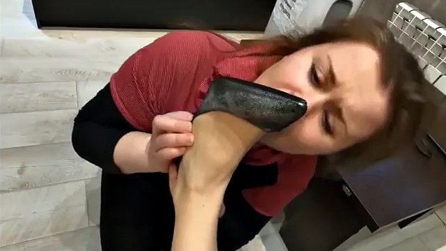 Teen extremly humiliate mature maid - feet worship