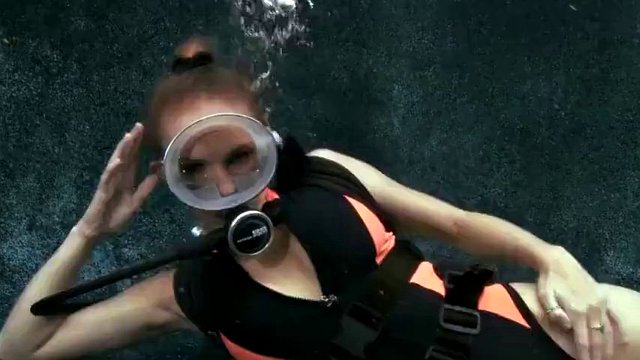 Underwater blowjob in a swimming pool