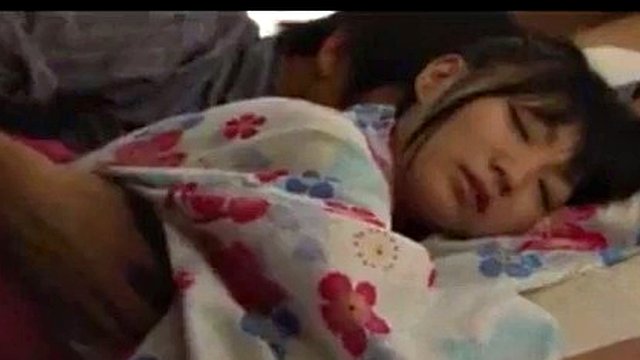 برادر ژاپنی خواهر کوچکش را لعنت می کند