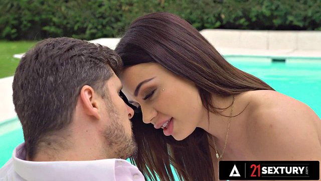 21 SEXTURY - Hot Babe Martina Smeraldi Gets Her Ass Fucked Rough