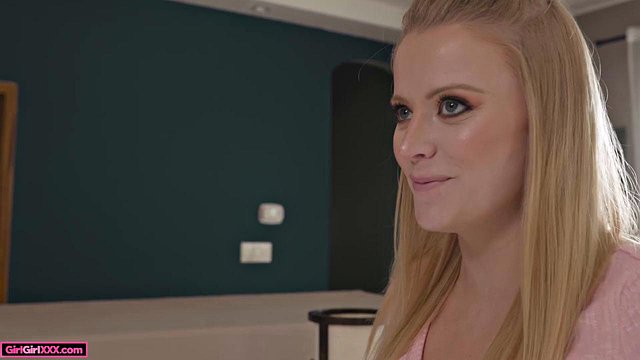 Carmela Clutch mostra le vibrazioni delle grandi tette bianche di Parigi