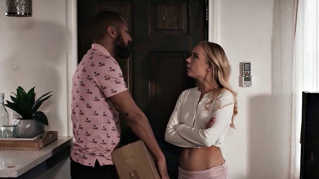 CZYSTE TABOO Zdesperowana zaborcza lesbijka Braylin Bailey uwodzi ojczyma swojej byłej dziewczyny