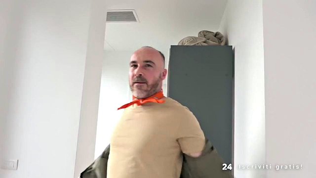 Bruneta Jessy Jey MILF připojení