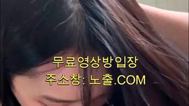 Fidanzata succhia deliziosamente nella sua stanza coreano porno coreano Corea porno coreano