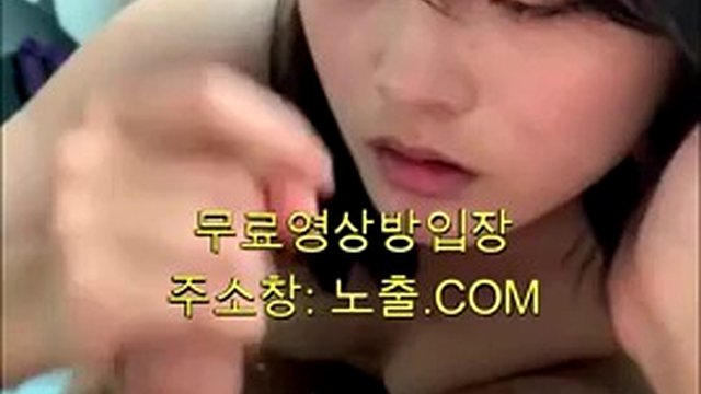 Fidanzata succhia deliziosamente nella sua stanza coreano porno coreano Corea porno coreano