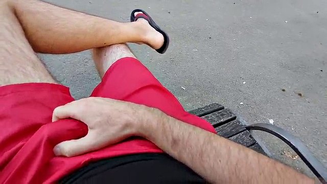 Entspannen im Park mit einem neuen Freund (einige masturbieren, pinkeln, blitzen)