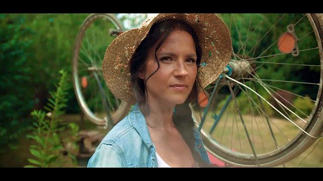 MATURE4K. Une tchèque mature s'amuse en plein air avec Nico Vegas et Candy Rose : pipe, milf et porno hardcore