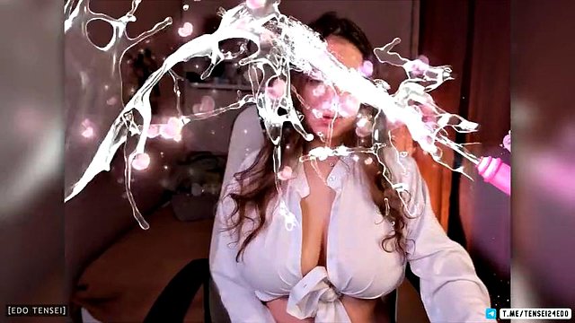 Wspaniała suka z kamerą internetową Lil_Stephanie uwielbia głęboko ssać kutasa