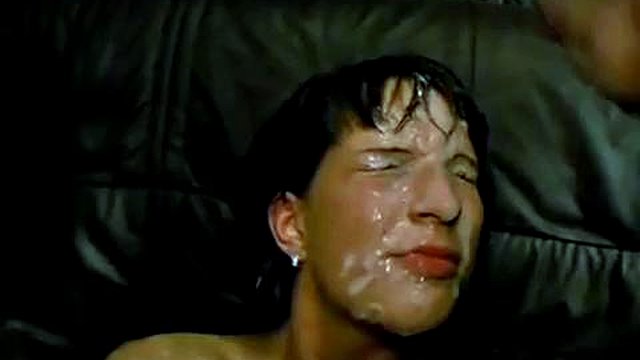 zostaje pokryta spermą: Fansly, wytryski i kompilacje porno