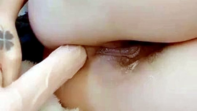The most beautiful lady with big breasts and fat butt! The voluptuous figure is extremely naughty! The vibrator rubs against the hairy cunt, making it so wet