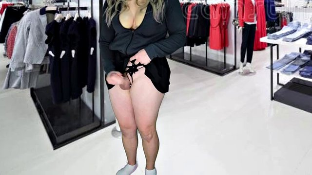Big dick shemale flashing in public mall