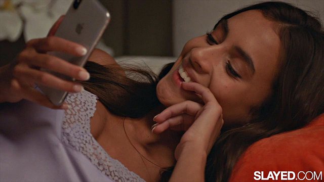 SLAYED Flawless Kelly y Vanessa se sacuden de intensos orgasmos - Vanessa Alessia