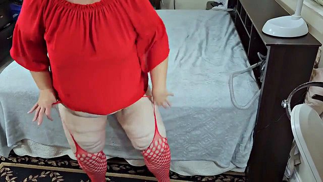 Horny Big Booty Blonde BBW PAWG Milf Wife Bounces Fat Pussy While Eating Cock