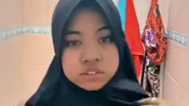 Mother of the glowing hijab
