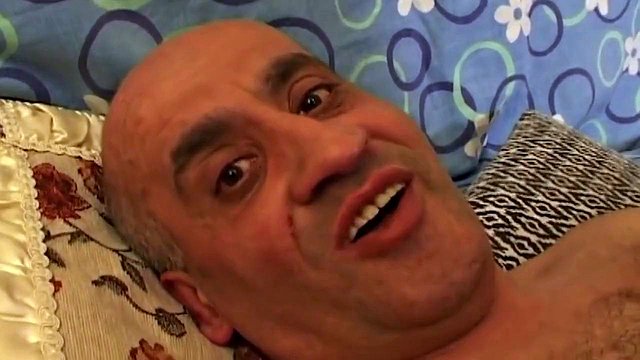 Nonno Gios geile MILF fingert und hämmert in der Küche