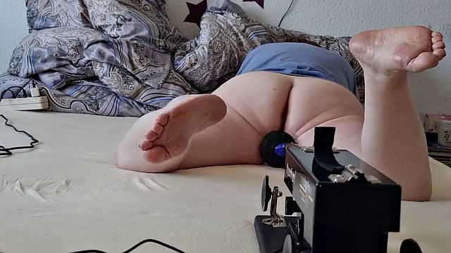 Granny wants to be fucked by a machine