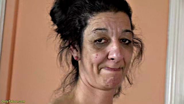 Granny Fingered Before Deep Anal Pounding in Big Cunt