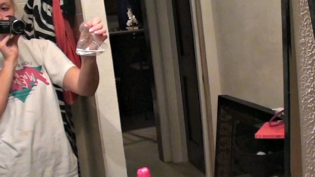 Pulizia delle dita dei piedi con la principessa Bridgette