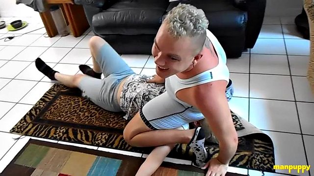 Facesiting -Bestrafung für Verlierer Wrestling Student - Elis Ataxxx & Leo Blue