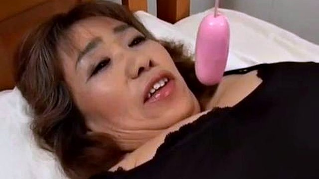 Hot Asian babe Kiriko enjoys nipple stimulation: Amateur, Bongacams & Japanese Porn