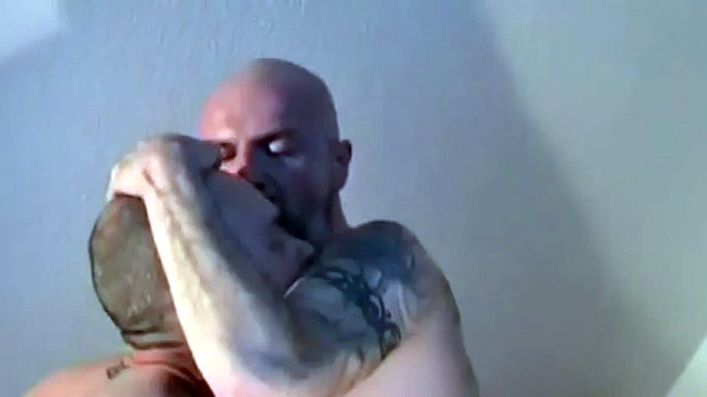 Pierced German DILF rims and bangs jock in amateur duo